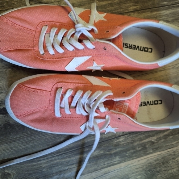Converse coral and white lace up sneakers. Size 10 1/2 - Picture 6 of 8
